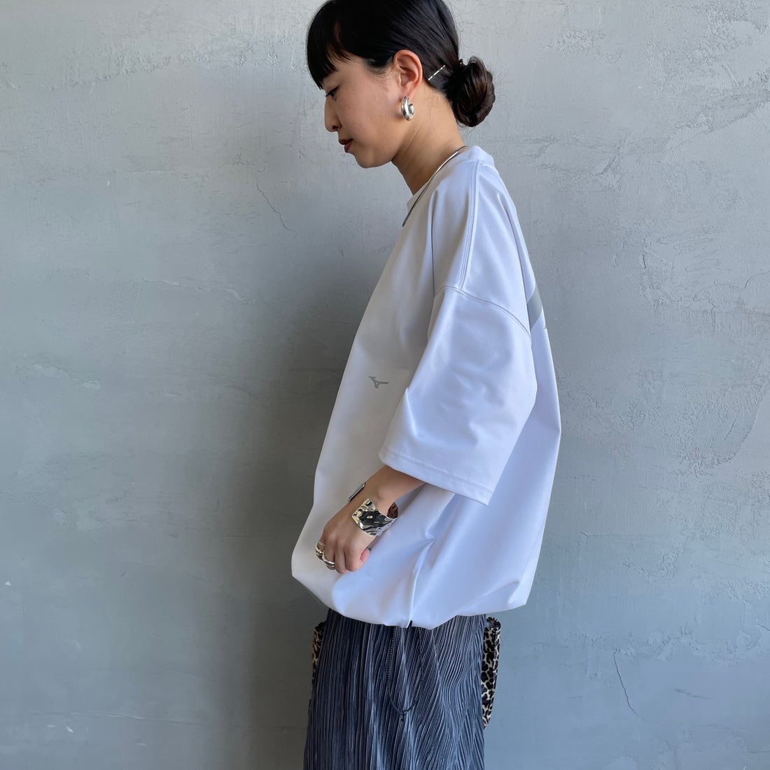 MIZUNO [ミズノ] 別注 ドローコード付き バックプリントTシャツ [D2JADW01-JF] WHITE &&モデル身長：150cm 着用サイズ：S&&