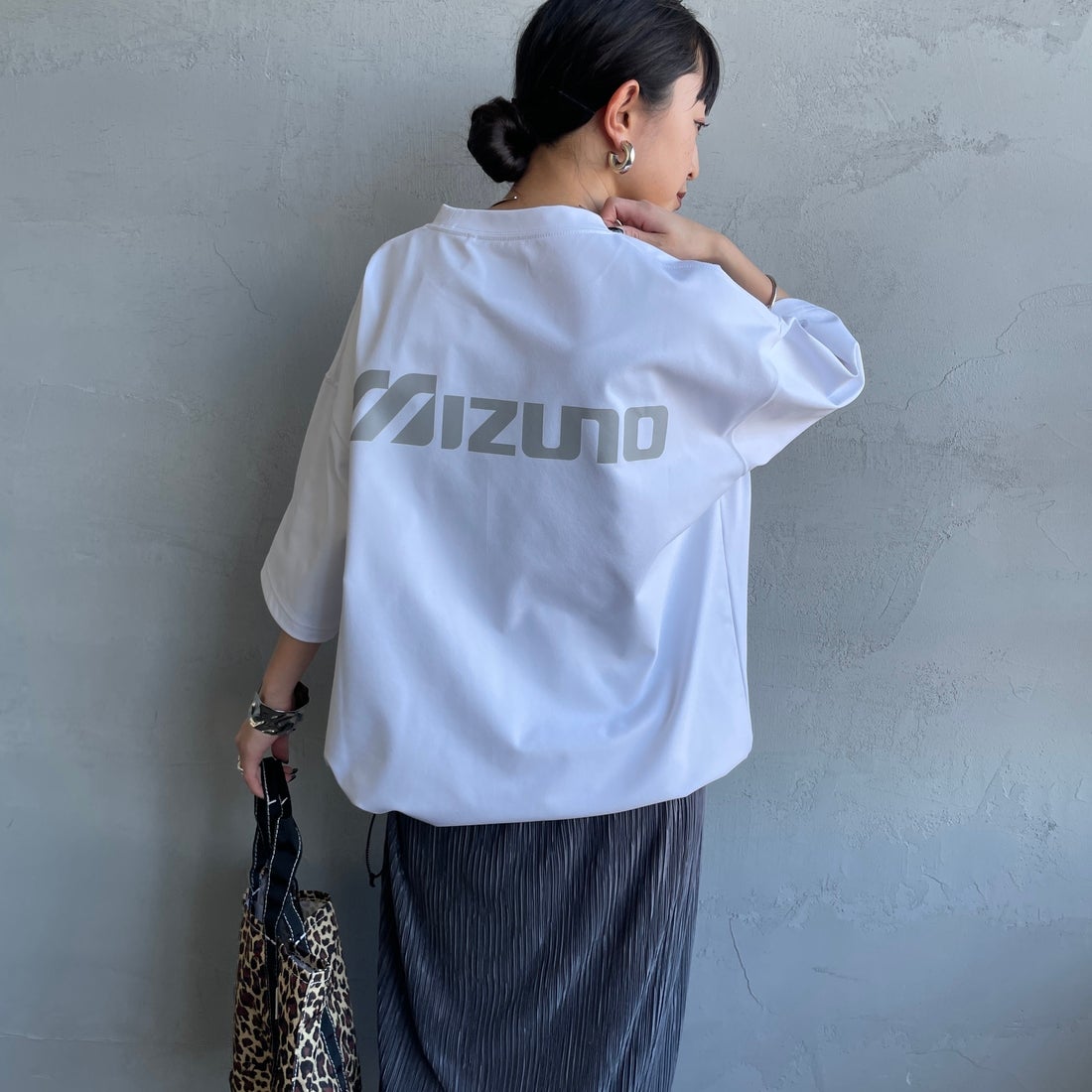 MIZUNO [ミズノ] 別注 ドローコード付き バックプリントTシャツ [D2JADW01-JF] WHITE &&モデル身長：150cm 着用サイズ：S&&