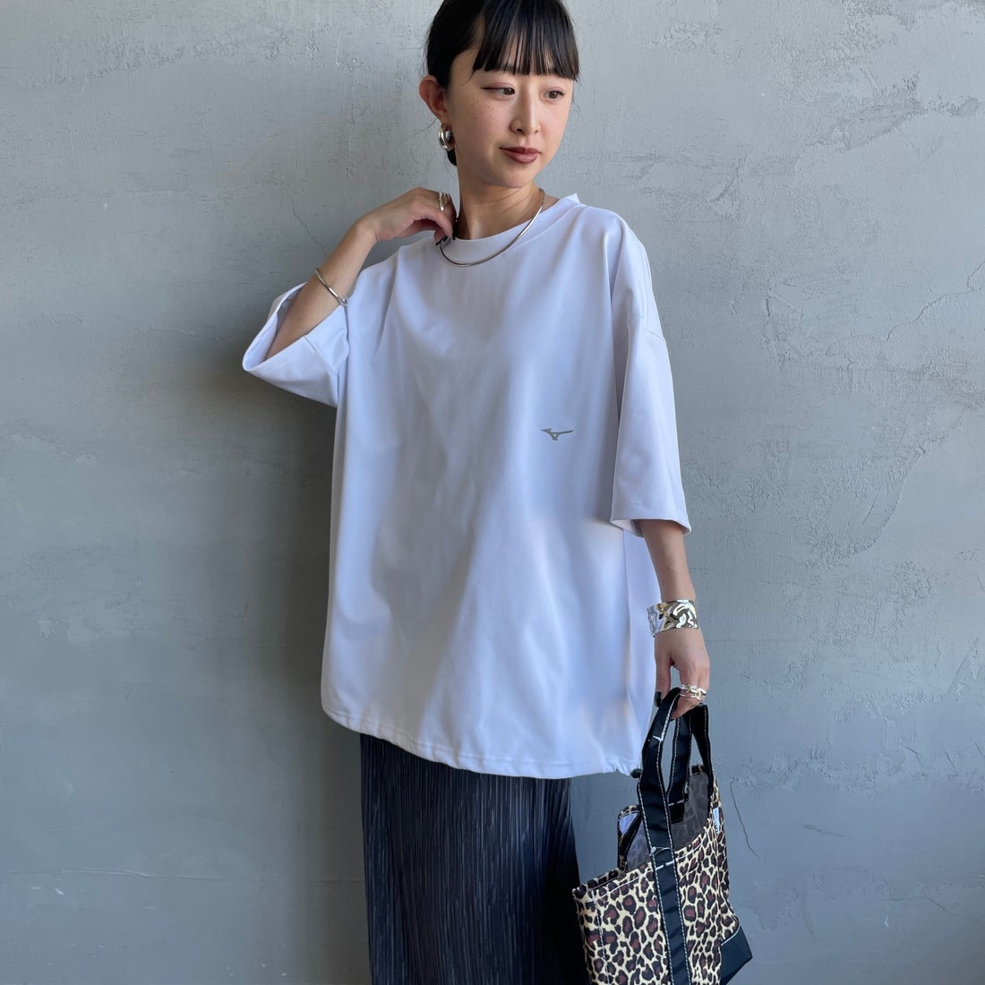 MIZUNO [ミズノ] 別注 ドローコード付き バックプリントTシャツ [D2JADW01-JF] WHITE &&モデル身長：150cm 着用サイズ：S&&