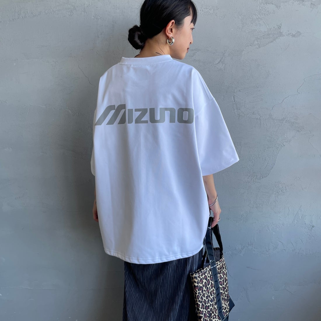 MIZUNO [ミズノ] 別注 ドローコード付き バックプリントTシャツ [D2JADW01-JF] WHITE &&モデル身長：150cm 着用サイズ：S&&