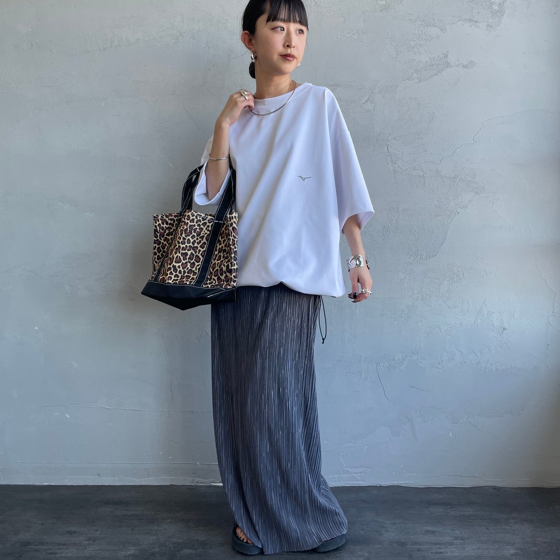 MIZUNO [ミズノ] 別注 ドローコード付き バックプリントTシャツ [D2JADW01-JF] WHITE &&モデル身長：150cm 着用サイズ：S&&