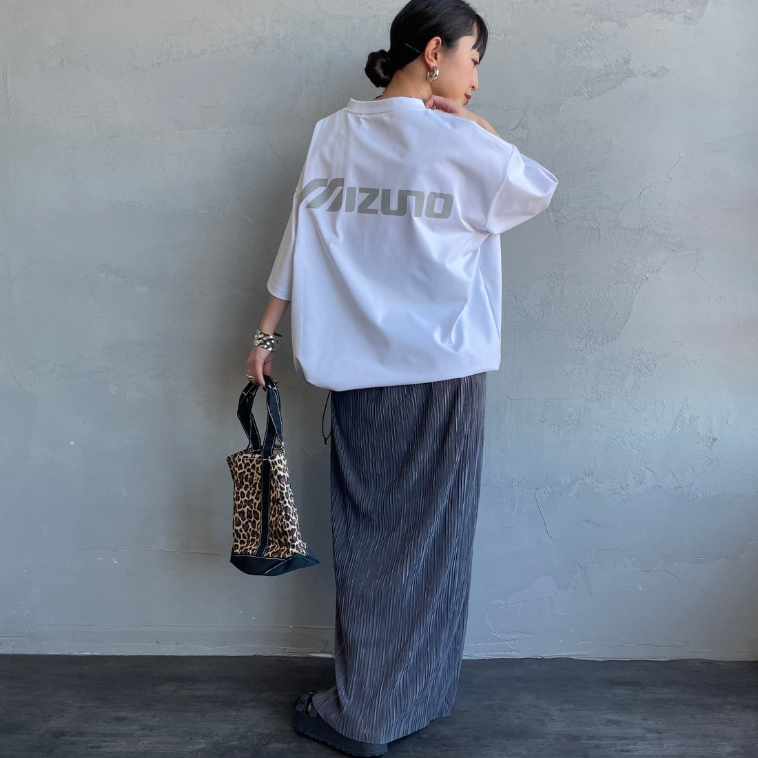 MIZUNO [ミズノ] 別注 ドローコード付き バックプリントTシャツ [D2JADW01-JF] WHITE &&モデル身長：150cm 着用サイズ：S&&