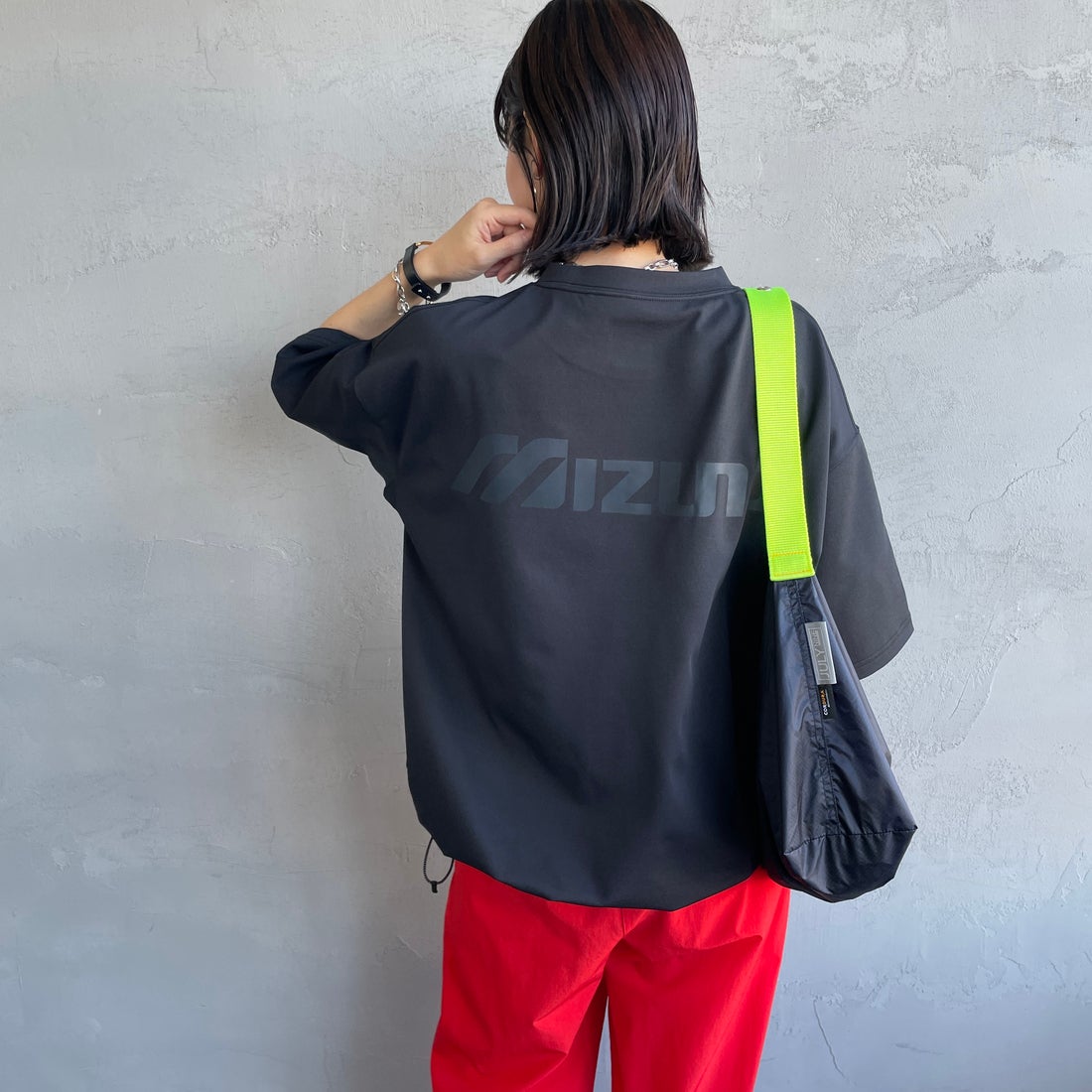 MIZUNO [ミズノ] 別注 ドローコード付き バックプリントTシャツ [D2JADW01-JF] BLACK &&モデル身長：160cm 着用サイズ：S&&