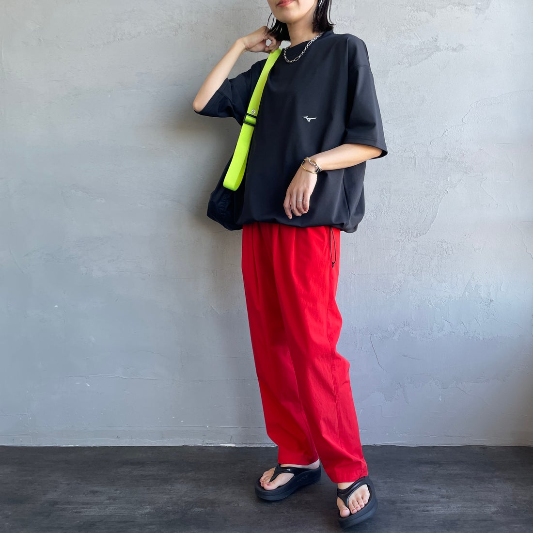 MIZUNO [ミズノ] 別注 ドローコード付き バックプリントTシャツ [D2JADW01-JF] BLACK &&モデル身長：160cm 着用サイズ：S&&