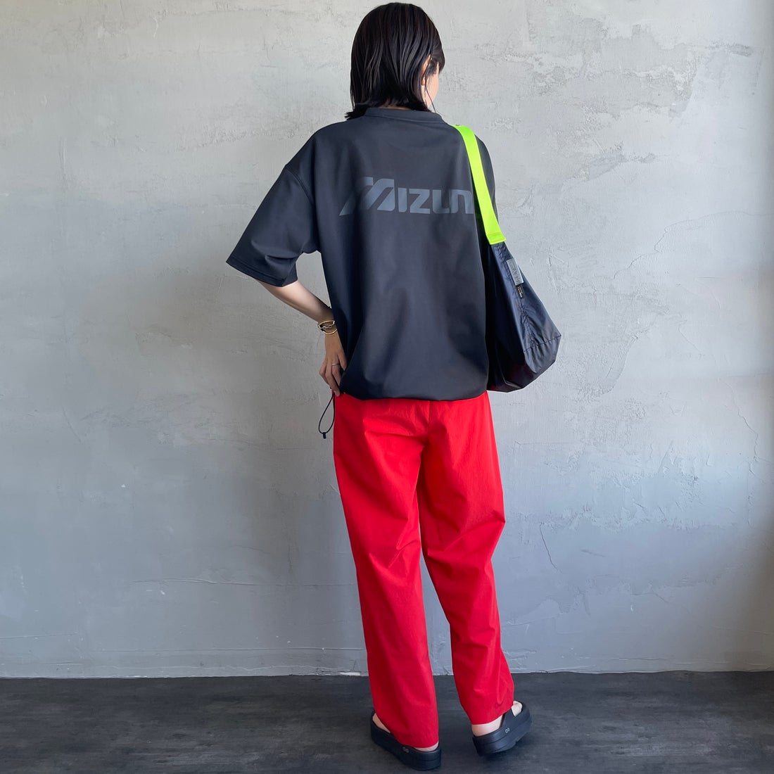 MIZUNO [ミズノ] 別注 ドローコード付き バックプリントTシャツ [D2JADW01-JF] BLACK &&モデル身長：160cm 着用サイズ：S&&