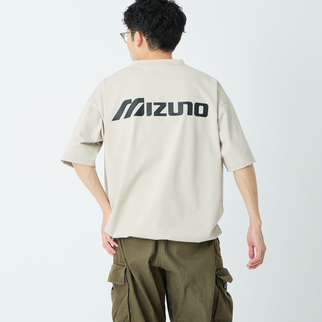 MIZUNO [ミズノ] 別注 ドローコード付き バックプリントTシャツ [D2JADW01-JF] GREIGE &&モデル身長：168cm 着用サイズ：L&&