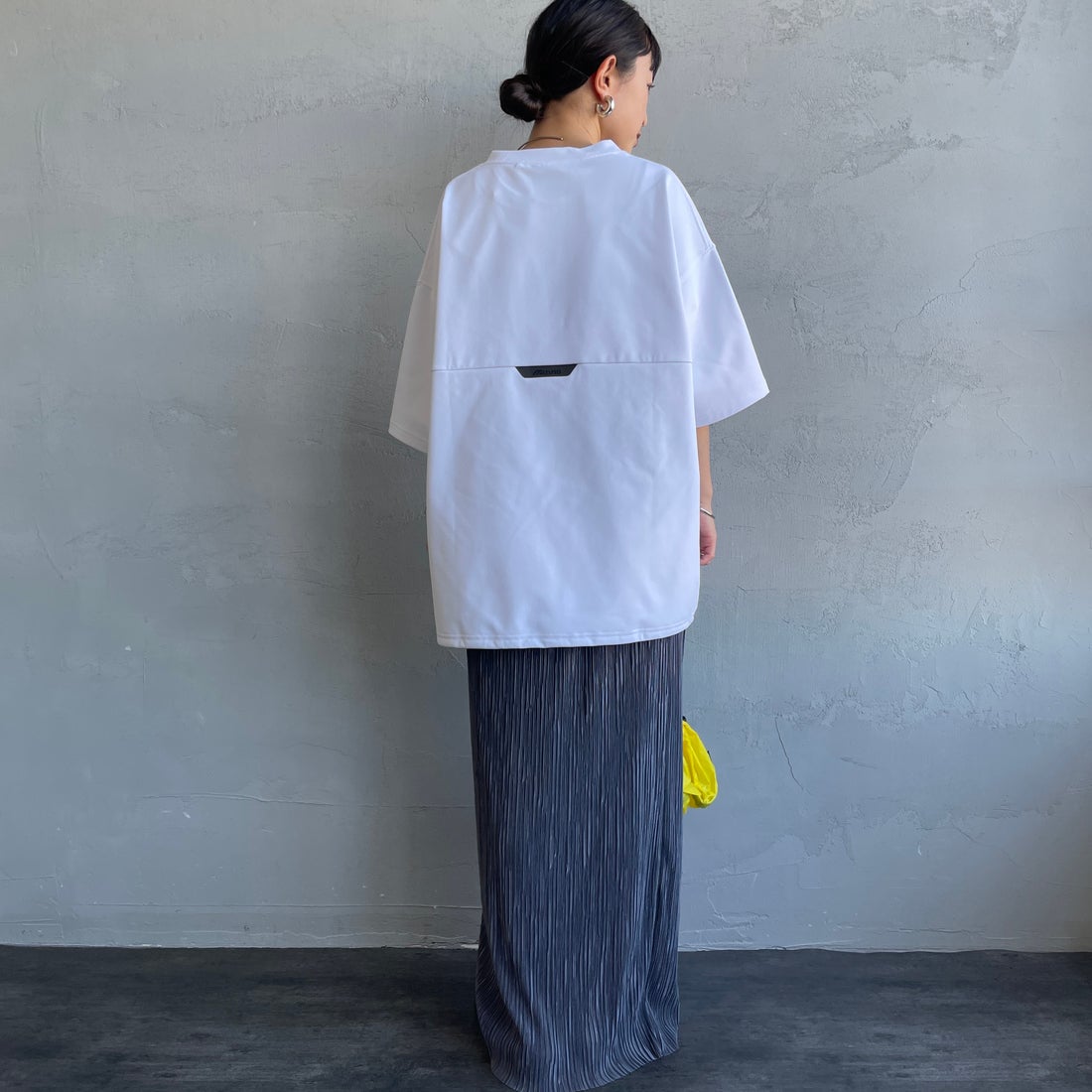 MIZUNO [ミズノ] 別注 ポケット付き ワンポイントロゴ刺繍Tシャツ [D2JADW03-JF] WHITE &&モデル身長：150cm 着用サイズ：S&&
