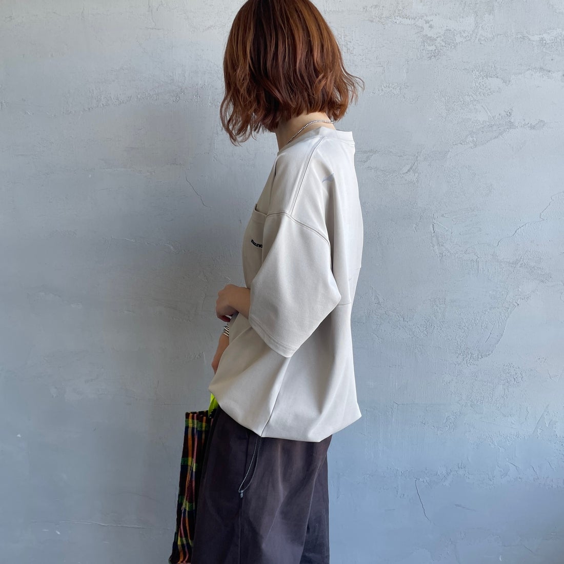 MIZUNO [ミズノ] 別注 ポケット付き ワンポイントロゴ刺繍Tシャツ [D2JADW03-JF] GREIGE &&モデル身長：158cm 着用サイズ：S&&