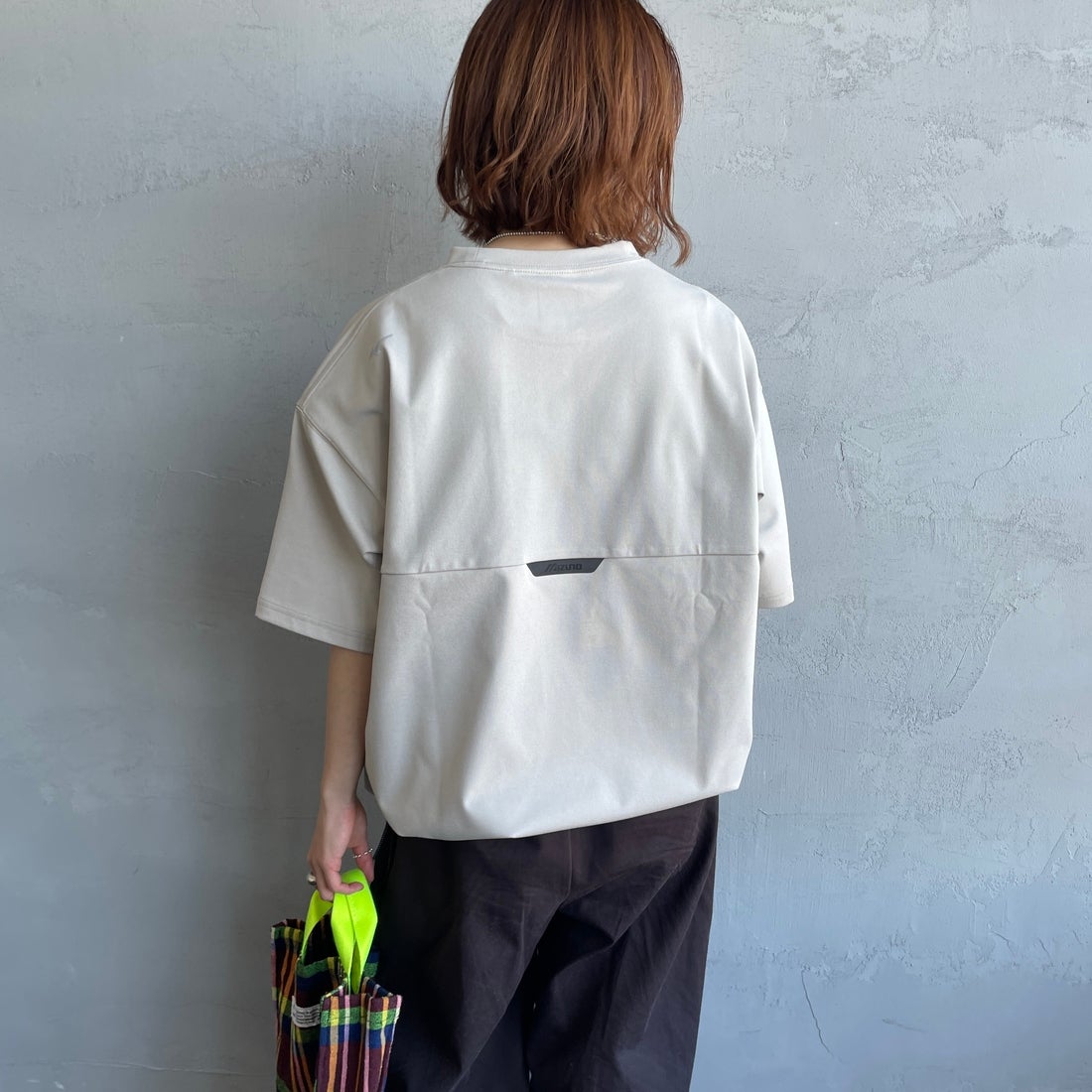 MIZUNO [ミズノ] 別注 ポケット付き ワンポイントロゴ刺繍Tシャツ [D2JADW03-JF] GREIGE &&モデル身長：158cm 着用サイズ：S&&