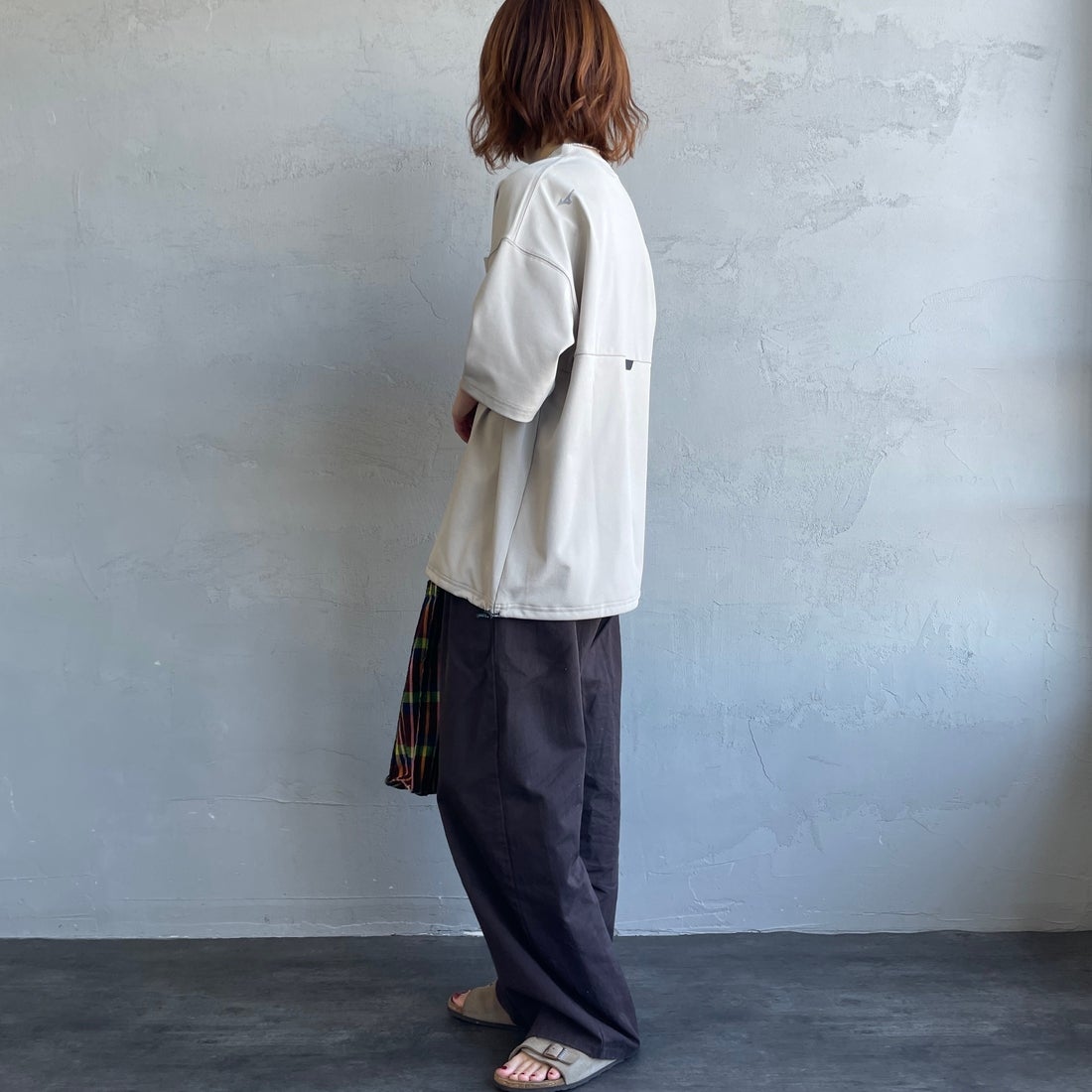 MIZUNO [ミズノ] 別注 ポケット付き ワンポイントロゴ刺繍Tシャツ [D2JADW03-JF] GREIGE &&モデル身長：158cm 着用サイズ：S&&