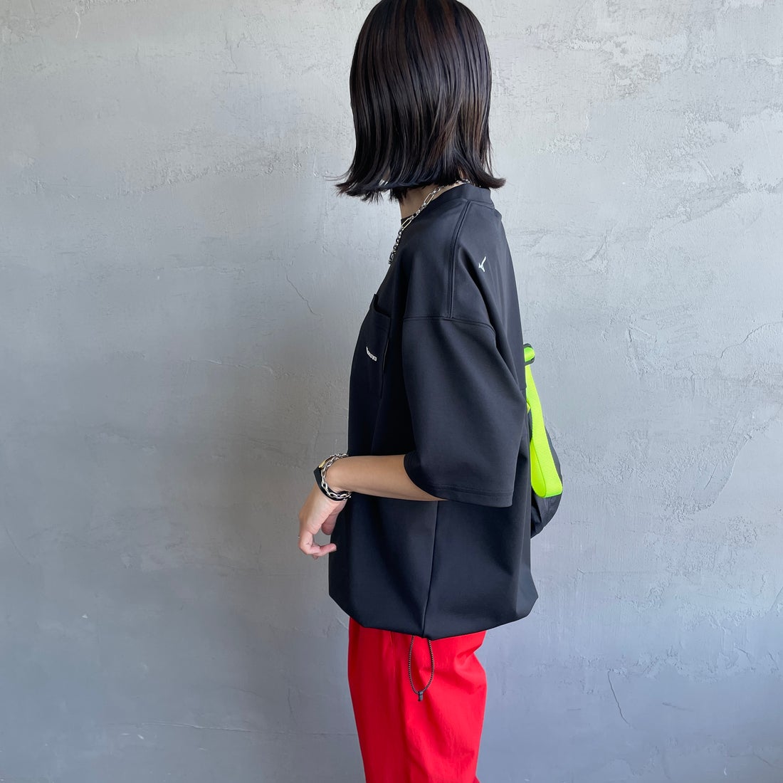 MIZUNO [ミズノ] 別注 ポケット付き ワンポイントロゴ刺繍Tシャツ [D2JADW03-JF] BLACK &&モデル身長：160cm 着用サイズ：S&&