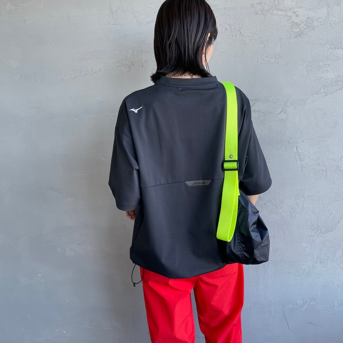 MIZUNO [ミズノ] 別注 ポケット付き ワンポイントロゴ刺繍Tシャツ [D2JADW03-JF] BLACK &&モデル身長：160cm 着用サイズ：S&&