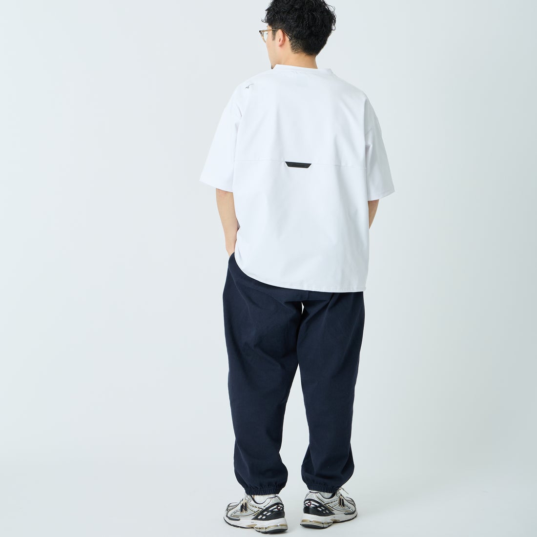 MIZUNO [ミズノ] 別注 ポケット付き ワンポイントロゴ刺繍Tシャツ [D2JADW03-JF] WHITE &&モデル身長：168cm 着用サイズ：L&&