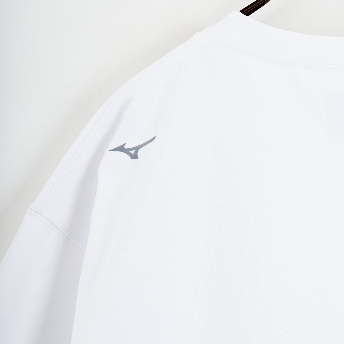 MIZUNO [ミズノ] 別注 ポケット付き ワンポイントロゴ刺繍Tシャツ [D2JADW03-JF] WHITE