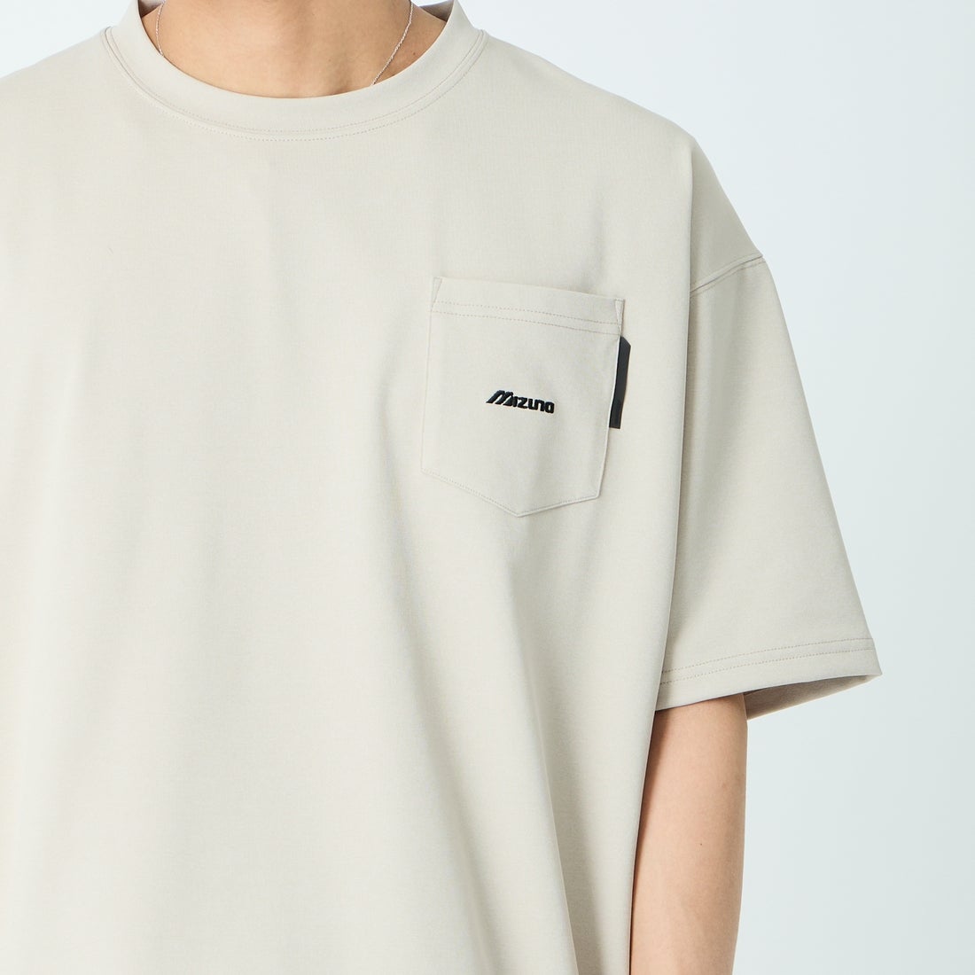 MIZUNO [ミズノ] 別注 ポケット付き ワンポイントロゴ刺繍Tシャツ [D2JADW03-JF] GREIGE