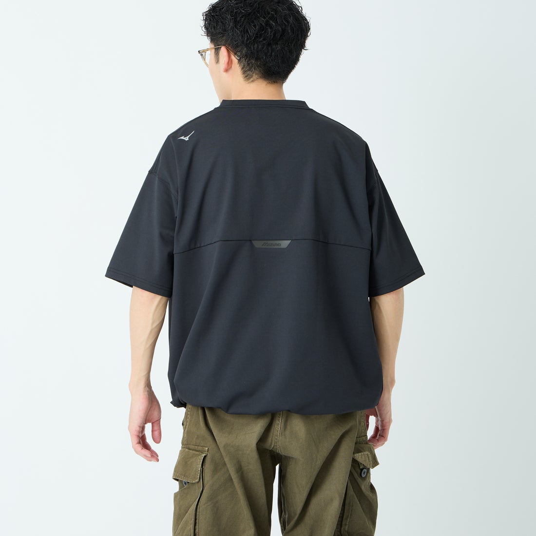 MIZUNO [ミズノ] 別注 ポケット付き ワンポイントロゴ刺繍Tシャツ [D2JADW03-JF] BLACK &&モデル身長：168cm 着用サイズ：L&&