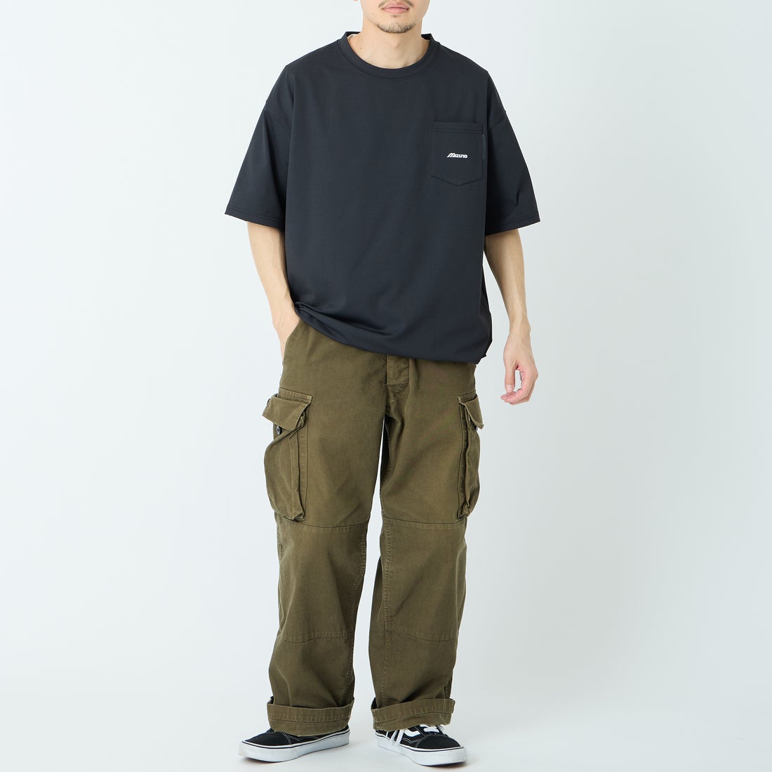 MIZUNO [ミズノ] 別注 ポケット付き ワンポイントロゴ刺繍Tシャツ [D2JADW03-JF] BLACK &&モデル身長：168cm 着用サイズ：L&&