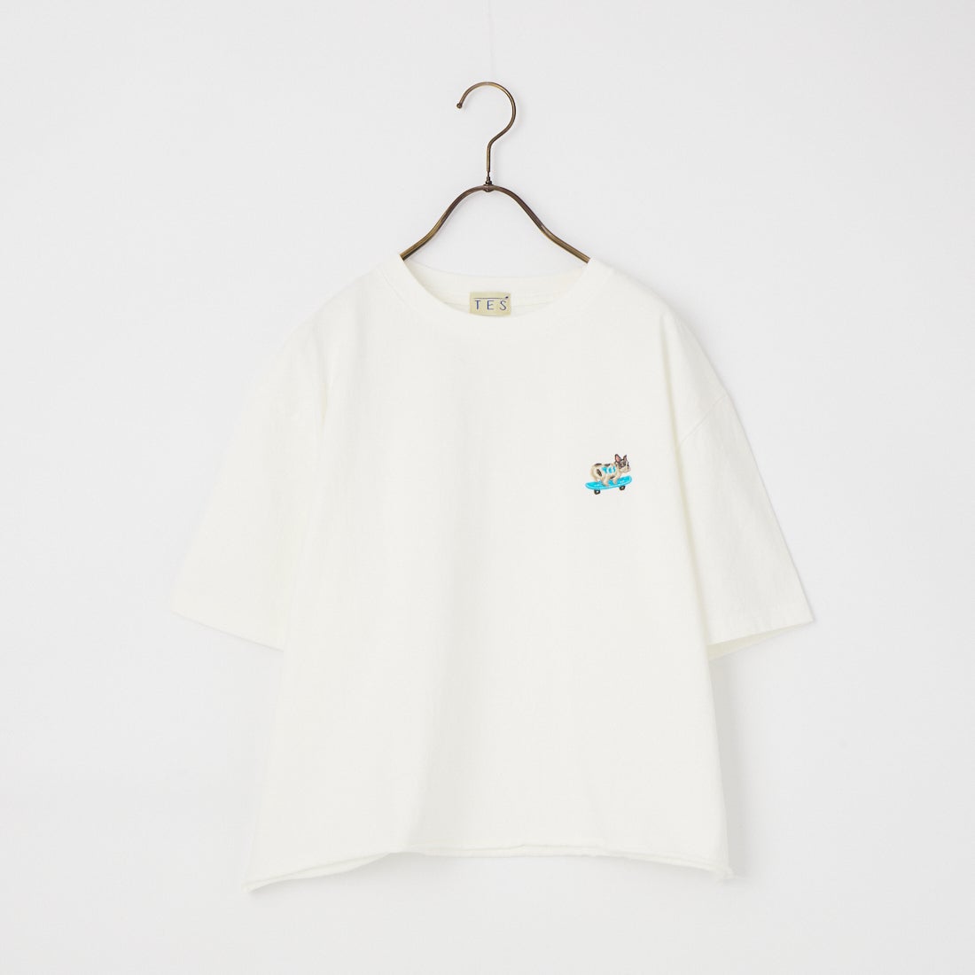 The Endless Summer [エンドレスサマー] 別注 ショート丈 BUHIワンポイントロゴ刺繍Tシャツ [FH-26574508-JF] WHITE