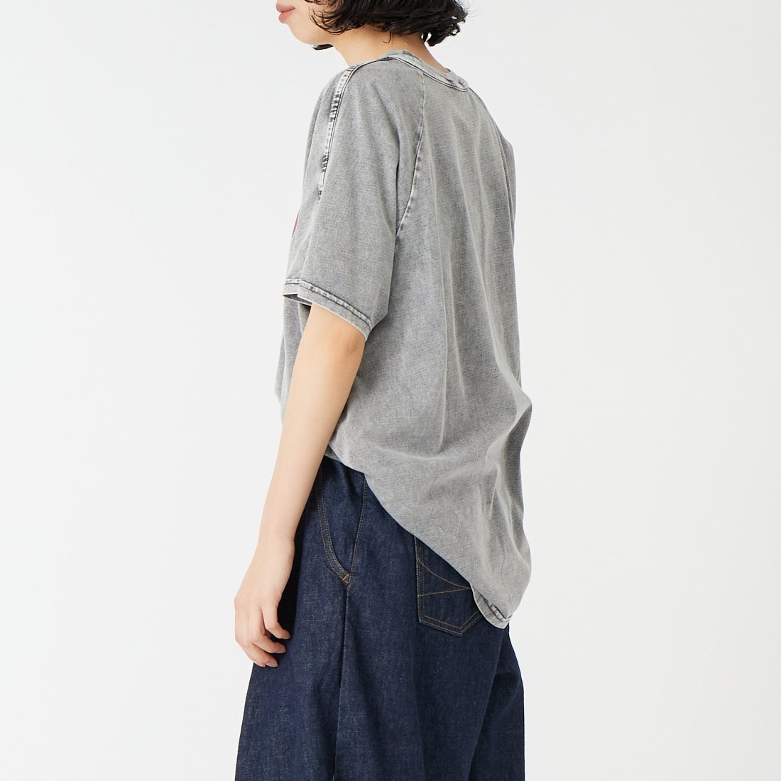 ROTA CANAL [ロタ カナル] jade alive Tシャツ [1205-261002] GRAY &&モデル身長：162cm 着用サイズ：M&&