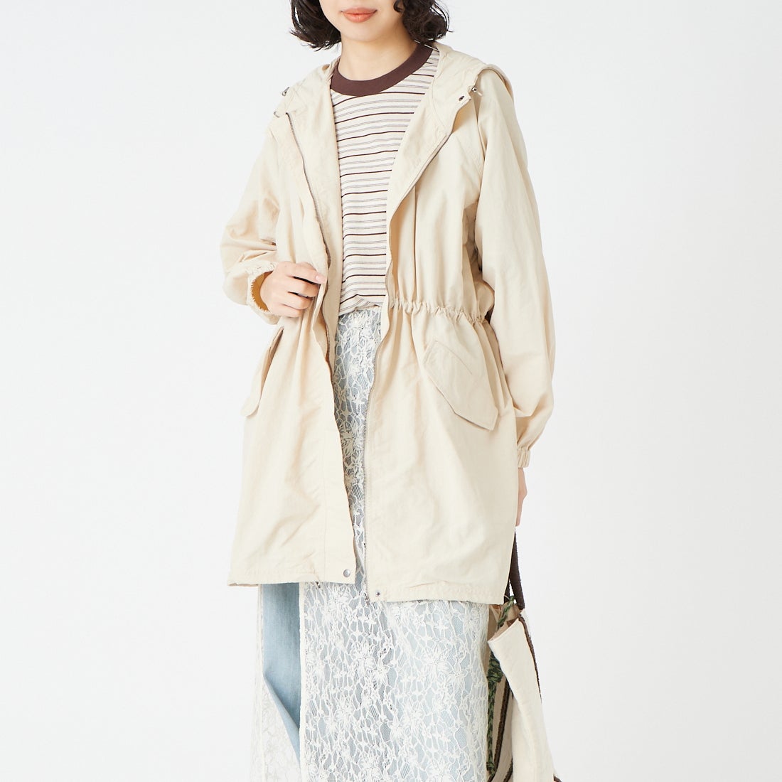 Jeans Factory Clothes [ジーンズファクトリークローズ] ウエストドローナイロンパーカー [21267066] 032 ｴｸﾘｭ &&モデル身長：162cm 着用サイズ：F&&