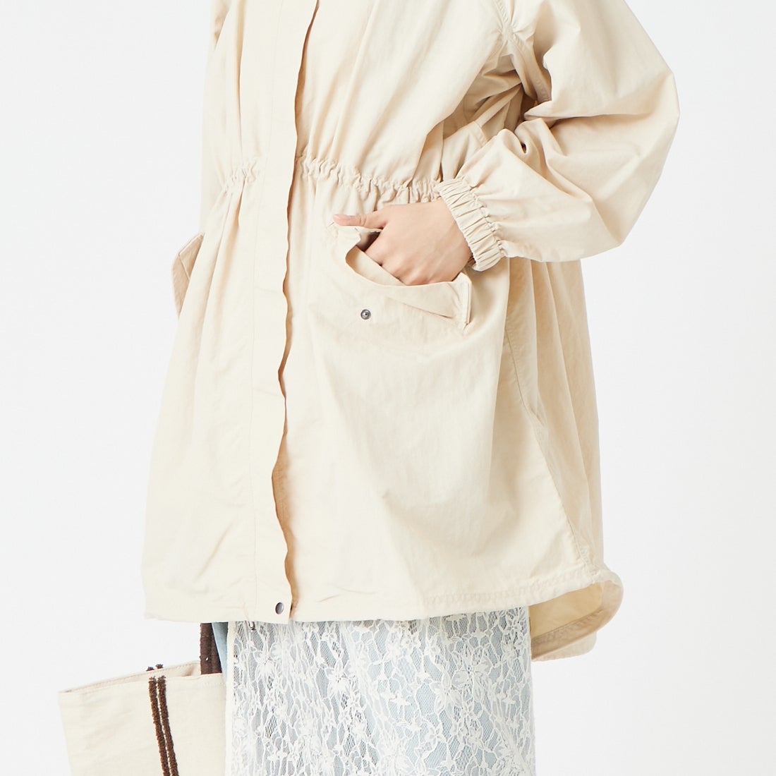 Jeans Factory Clothes [ジーンズファクトリークローズ] ウエストドローナイロンパーカー [21267066] 032 ｴｸﾘｭ &&モデル身長：162cm 着用サイズ：F&&