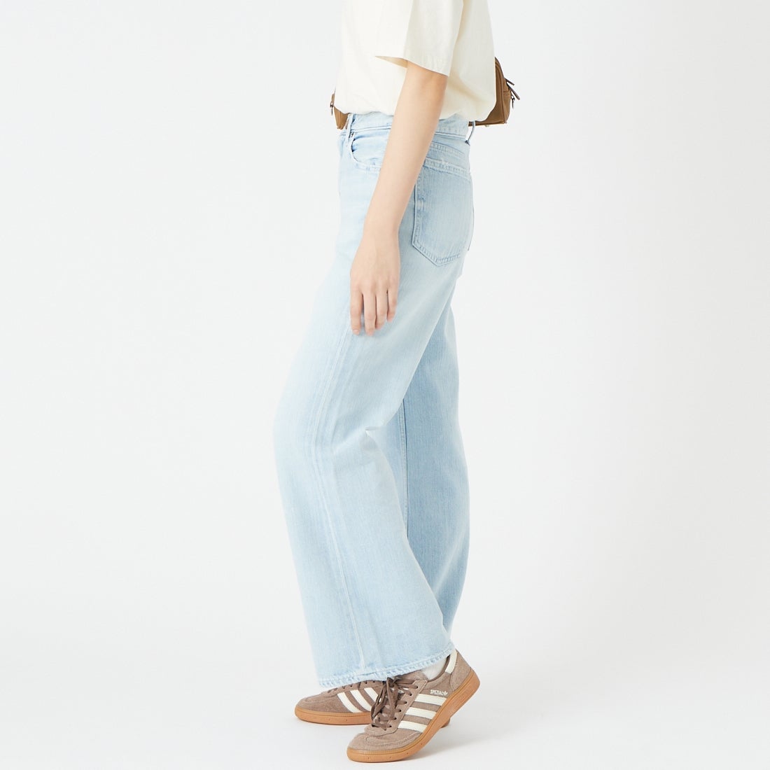 RED CARD TOKYO [レッドカード トーキョー] ルーズフレアーデニム Twilight [98W12301CBU] K-COOL BLU &&モデル身長：162cm 着用サイズ：22&&