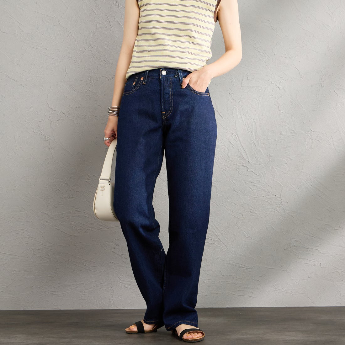 LEVI'S [リーバイス] 501 90S ライトウェイトデニム [A8421-00] 16 DEEP RI &&モデル身長：158cm 着用サイズ：24&&