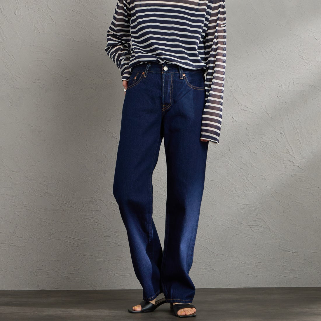LEVI'S [リーバイス] 501 90S ライトウェイトデニム [A8421-00] 16 DEEP RI &&モデル身長：158cm 着用サイズ：24&&