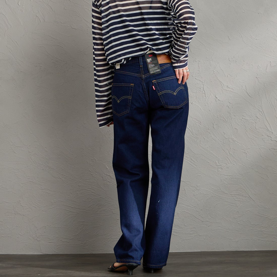LEVI'S [リーバイス] 501 90S ライトウェイトデニム [A8421-00] 16 DEEP RI &&モデル身長：158cm 着用サイズ：24&&
