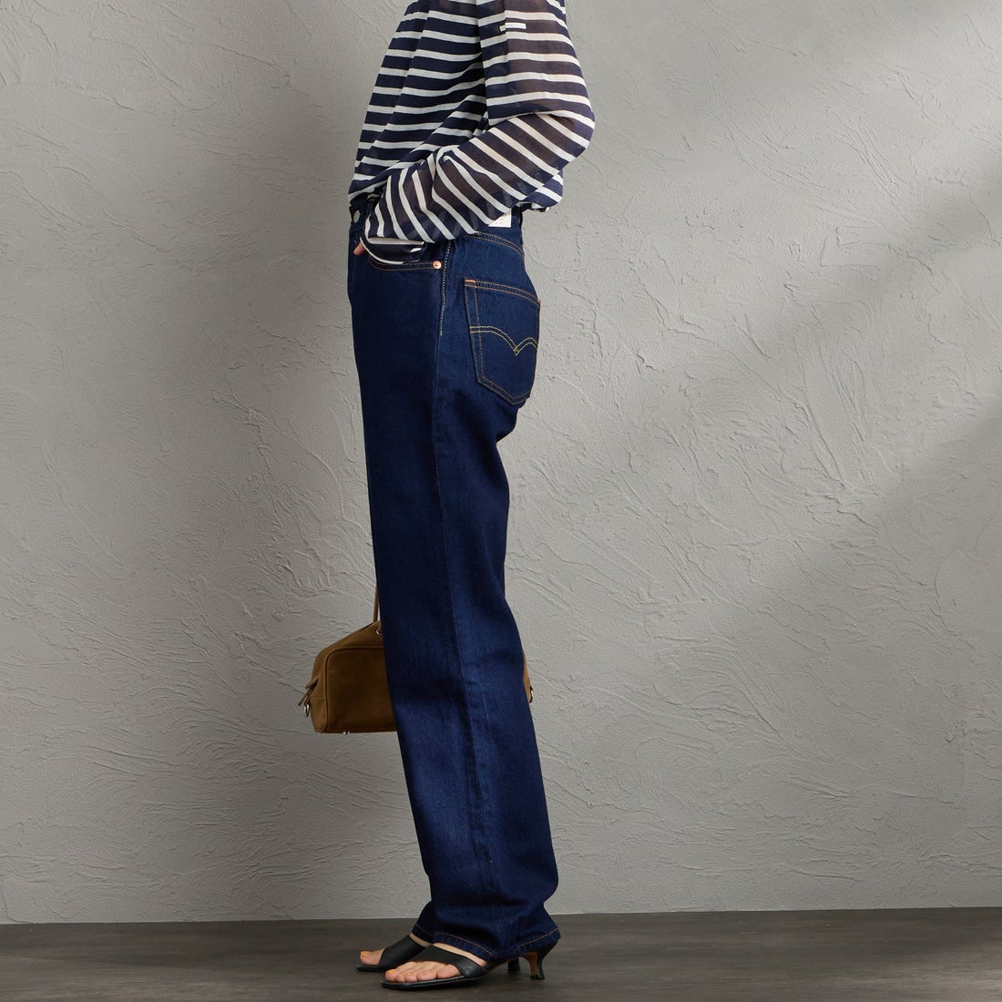 LEVI'S [リーバイス] 501 90S ライトウェイトデニム [A8421-00] 16 DEEP RI &&モデル身長：158cm 着用サイズ：25&&