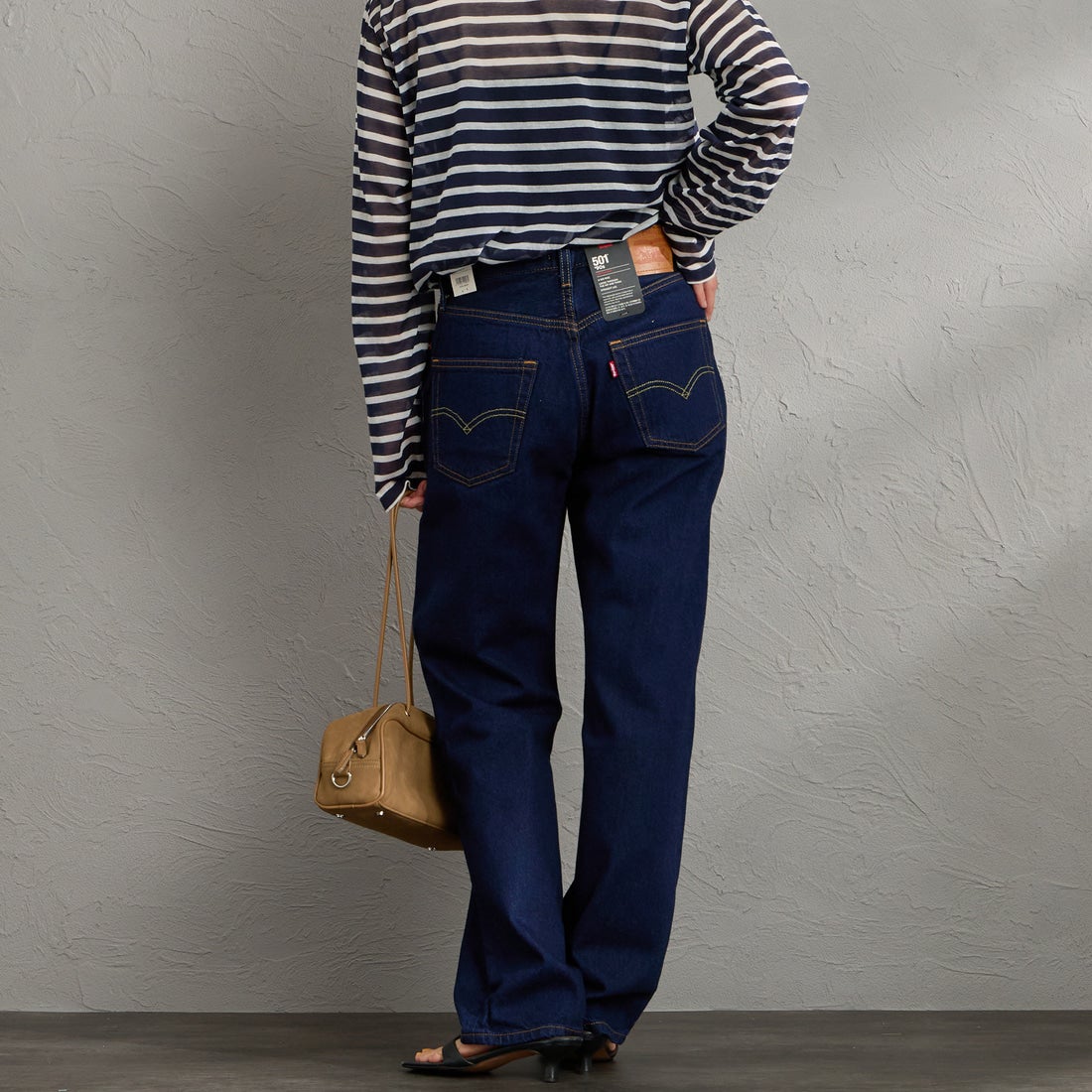 LEVI'S [リーバイス] 501 90S ライトウェイトデニム [A8421-00] 16 DEEP RI &&モデル身長：158cm 着用サイズ：25&&