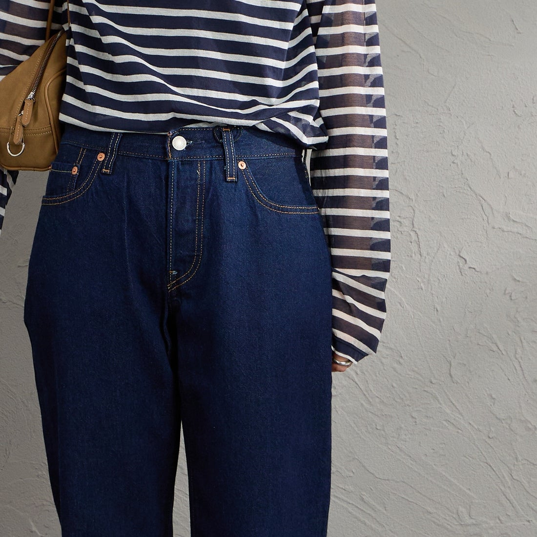 LEVI'S [リーバイス] 501 90S ライトウェイトデニム [A8421-00] 16 DEEP RI &&モデル身長：158cm 着用サイズ：25&&