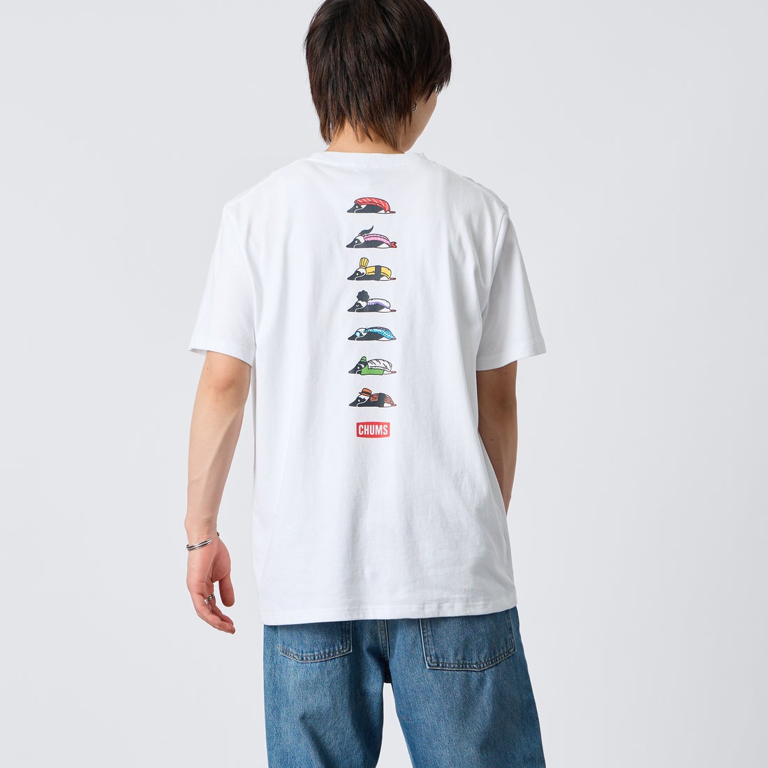 CHUMS [チャムス] 別注 BOOBY SUSHI FRIENDS バックプリント ショートスリーブTシャツ [CH01-2858-JF] W001 WHITE &&モデル身長：177cm 着用サイズ：XL&&