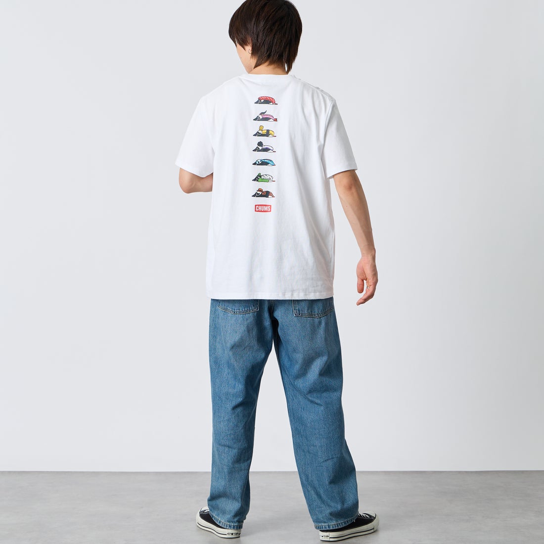 CHUMS [チャムス] 別注 BOOBY SUSHI FRIENDS バックプリント ショートスリーブTシャツ [CH01-2858-JF] W001 WHITE &&モデル身長：177cm 着用サイズ：XL&&