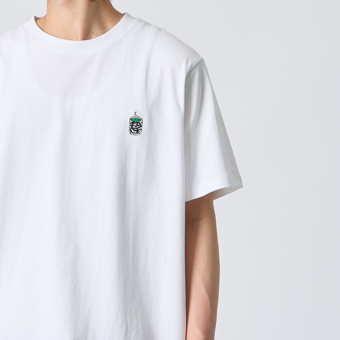 CHUMS [チャムス] 別注 BOOBY SUSHI FRIENDS バックプリント ショートスリーブTシャツ [CH01-2858-JF] W001 WHITE &&モデル身長：177cm 着用サイズ：XL&&