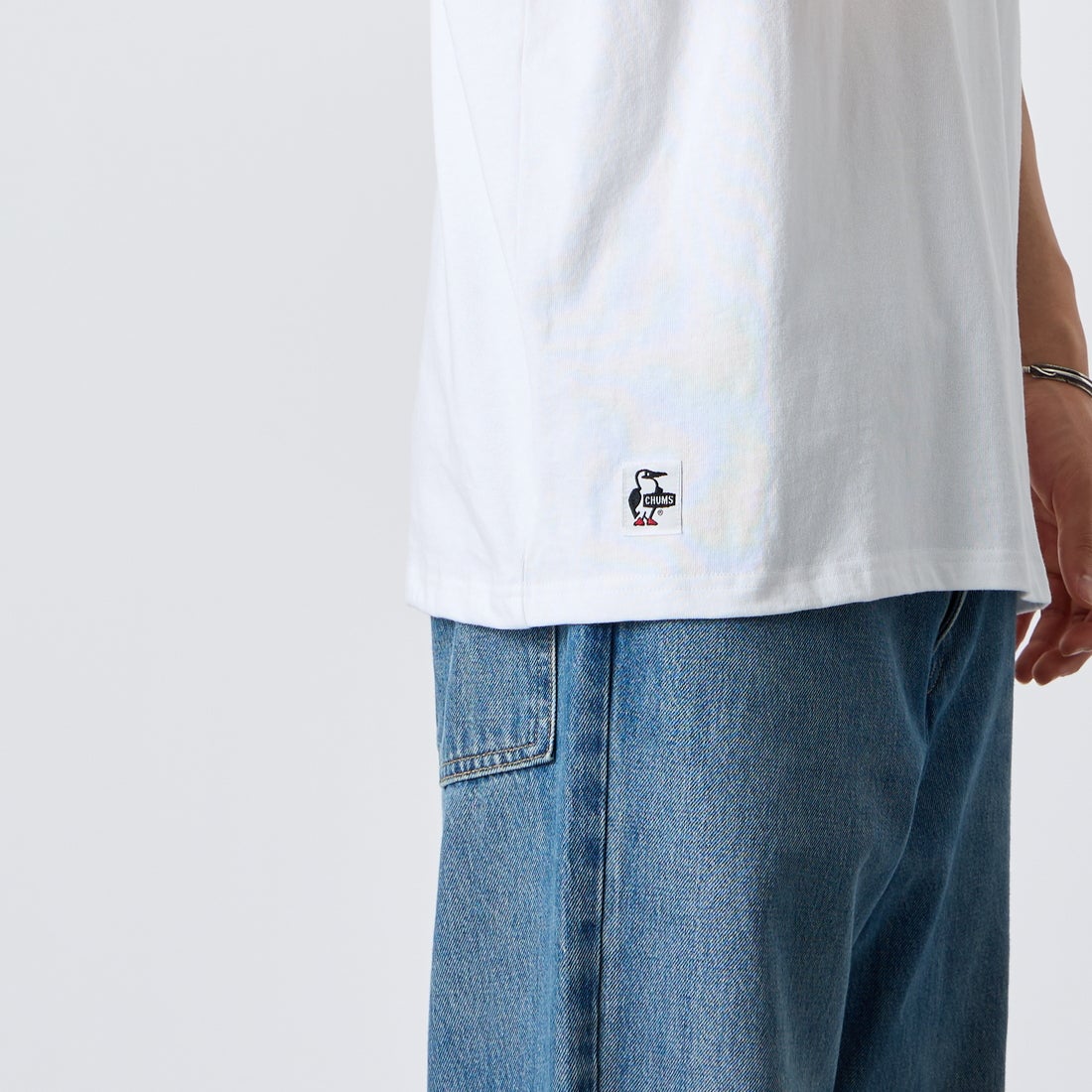 CHUMS [チャムス] 別注 BOOBY SUSHI FRIENDS バックプリント ショートスリーブTシャツ [CH01-2858-JF] W001 WHITE &&モデル身長：177cm 着用サイズ：XL&&