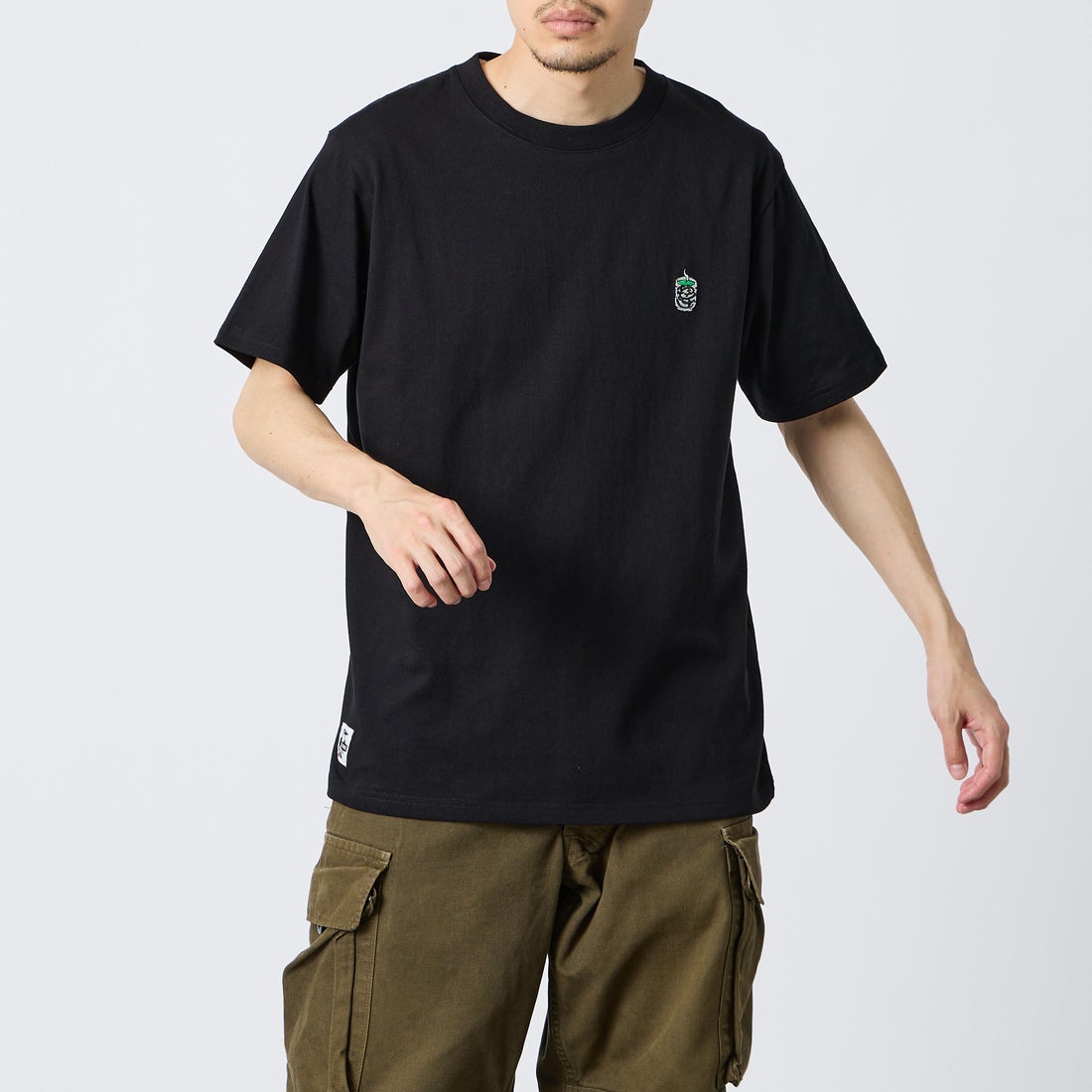 CHUMS [チャムス] 別注 BOOBY SUSHI FRIENDS バックプリント ショートスリーブTシャツ [CH01-2858-JF] K001 BLACK &&モデル身長：168cm 着用サイズ：L&&