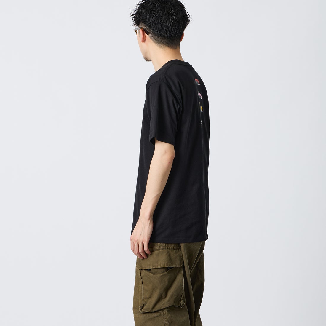 CHUMS [チャムス] 別注 BOOBY SUSHI FRIENDS バックプリント ショートスリーブTシャツ [CH01-2858-JF] K001 BLACK &&モデル身長：168cm 着用サイズ：L&&
