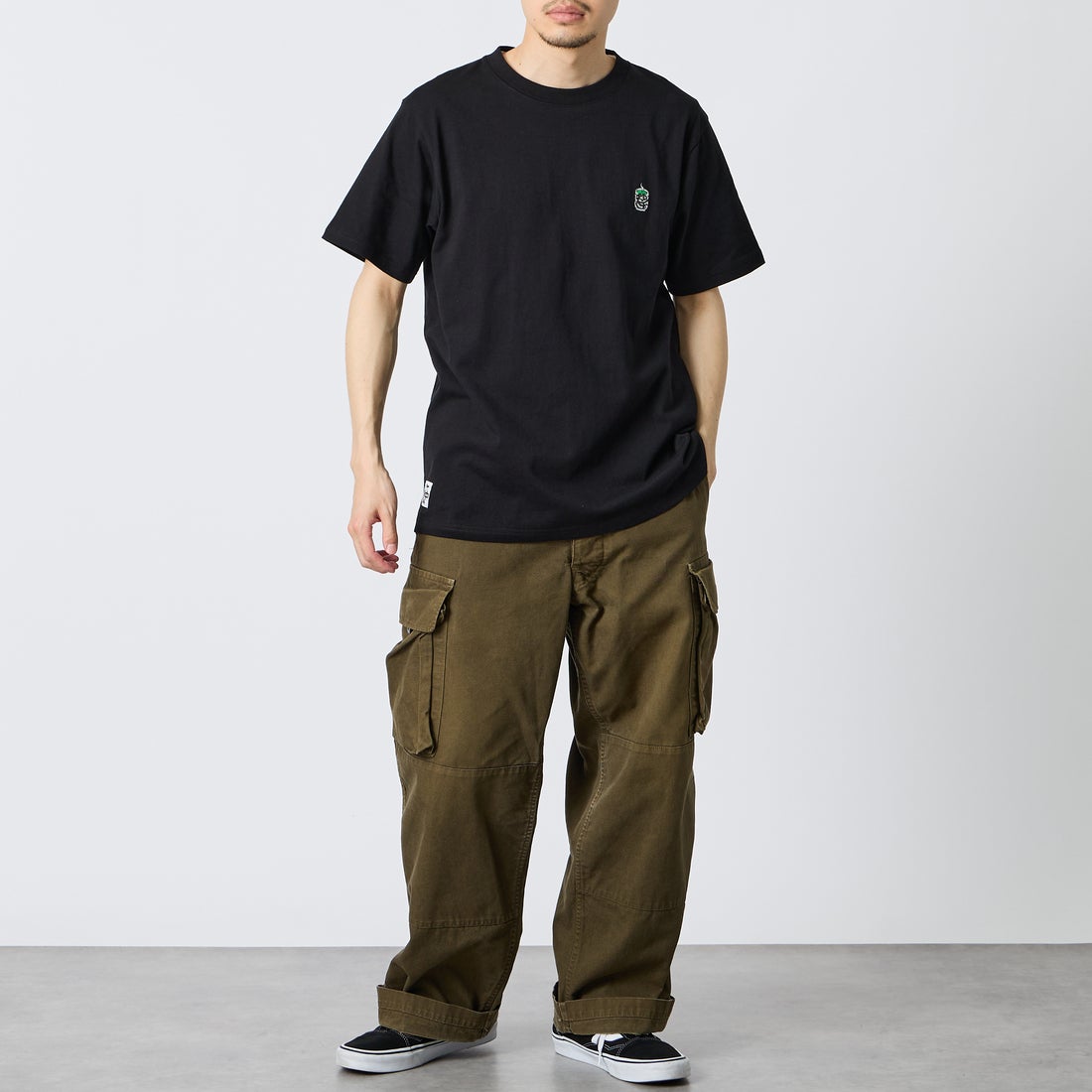 CHUMS [チャムス] 別注 BOOBY SUSHI FRIENDS バックプリント ショートスリーブTシャツ [CH01-2858-JF] K001 BLACK &&モデル身長：168cm 着用サイズ：L&&