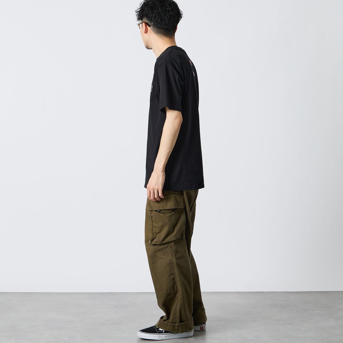 CHUMS [チャムス] 別注 BOOBY SUSHI FRIENDS バックプリント ショートスリーブTシャツ [CH01-2858-JF] K001 BLACK &&モデル身長：168cm 着用サイズ：L&&
