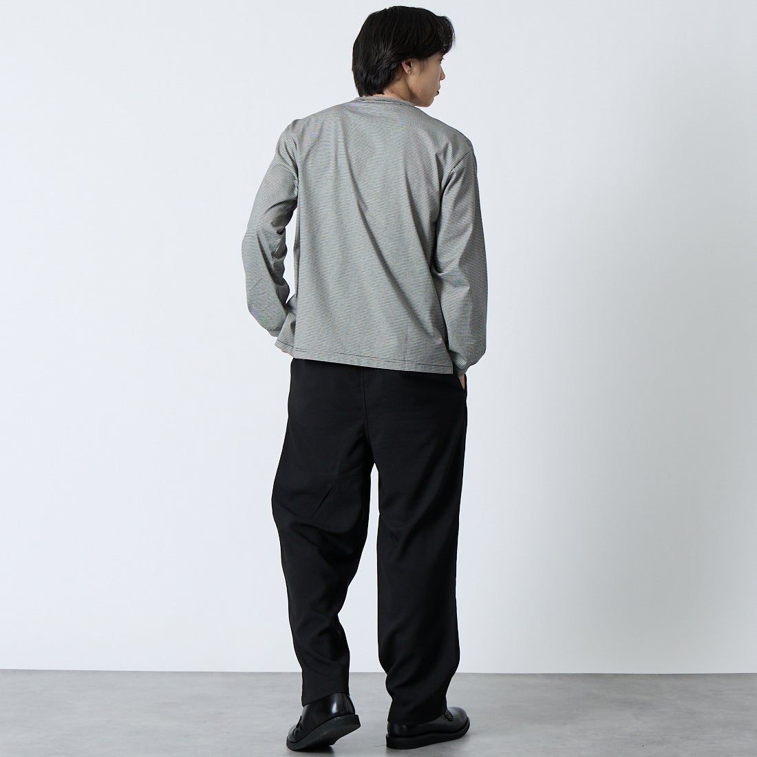STILL BY HAND [スティルバイハンド] ボーダーロングスリーブカットソー [CS04261] GREY/BLACK &&モデル身長：179cm 着用サイズ：46&&