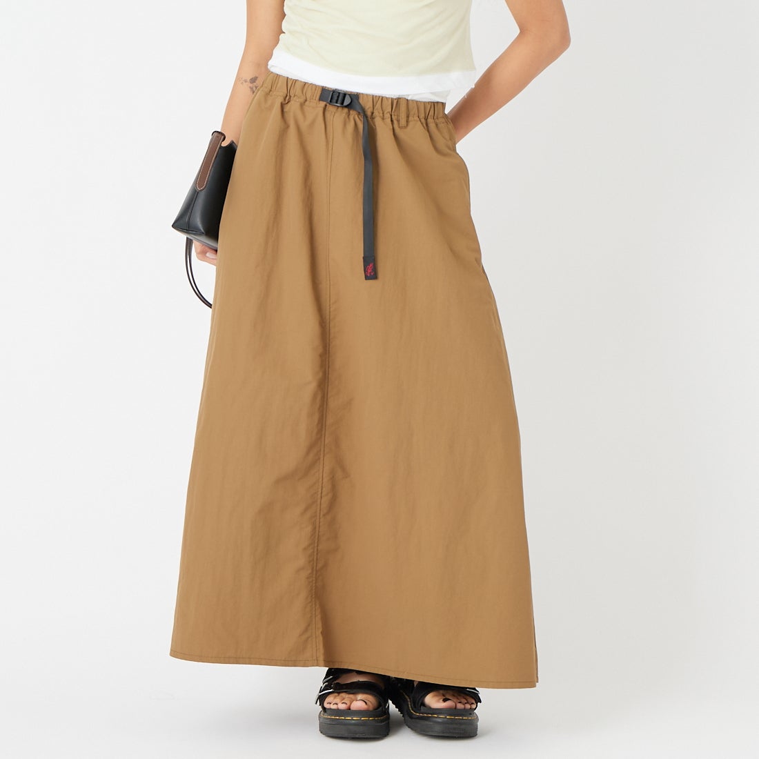 GRAMiCCi [グラミチ] ナイロンフレアスカート [GLSK6-SJP008] COYOTE &&モデル身長：162cm 着用サイズ：M&&