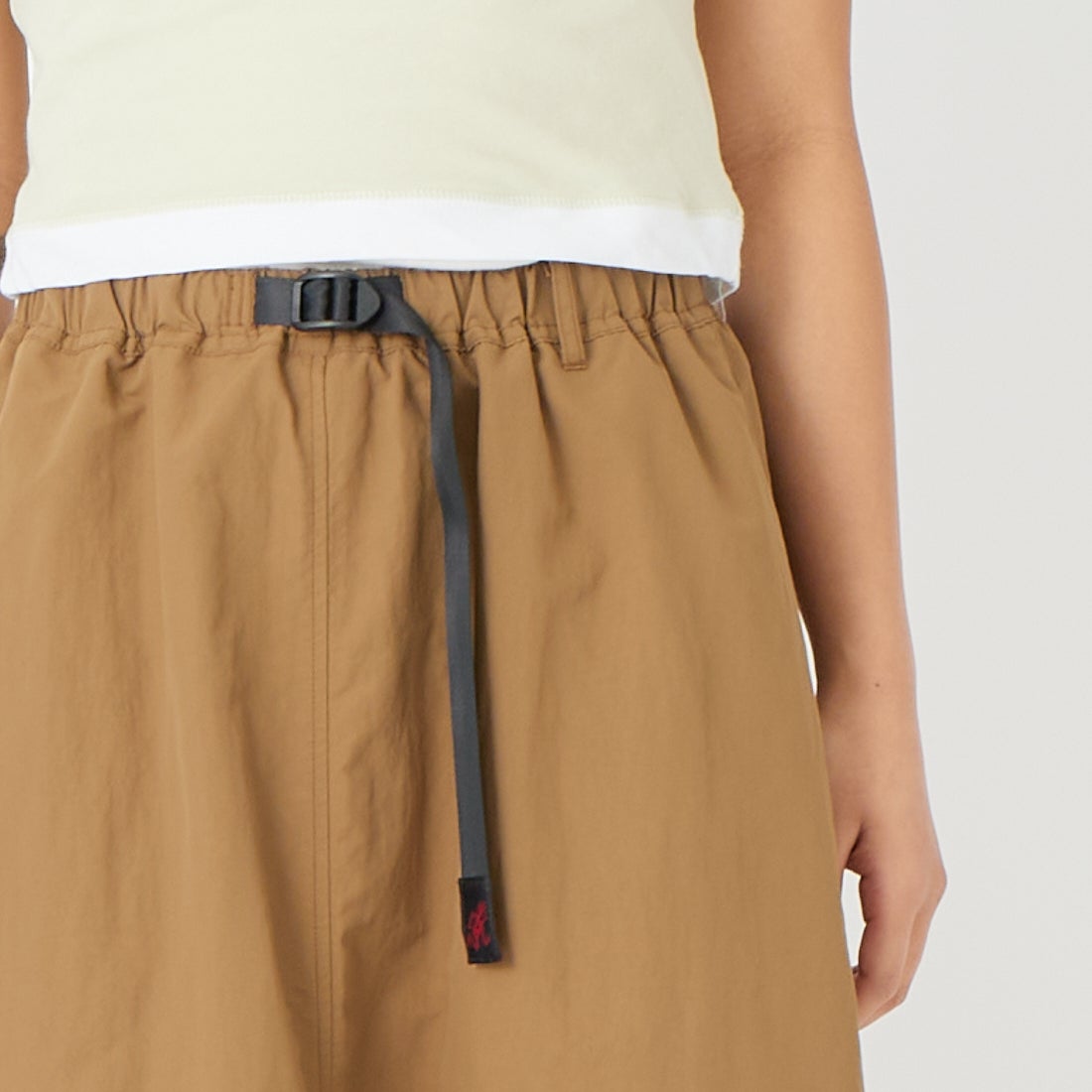 GRAMiCCi [グラミチ] ナイロンフレアスカート [GLSK6-SJP008] COYOTE &&モデル身長：162cm 着用サイズ：M&&