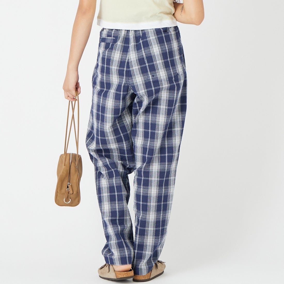 BURLAP OUTFITTER [バーラップ アウトフィッター] シアサッカー プレイドトラックパンツ [PLAID-TRACK-PANT] NAVY/WHITE &&モデル身長：162cm 着用サイズ：S&&