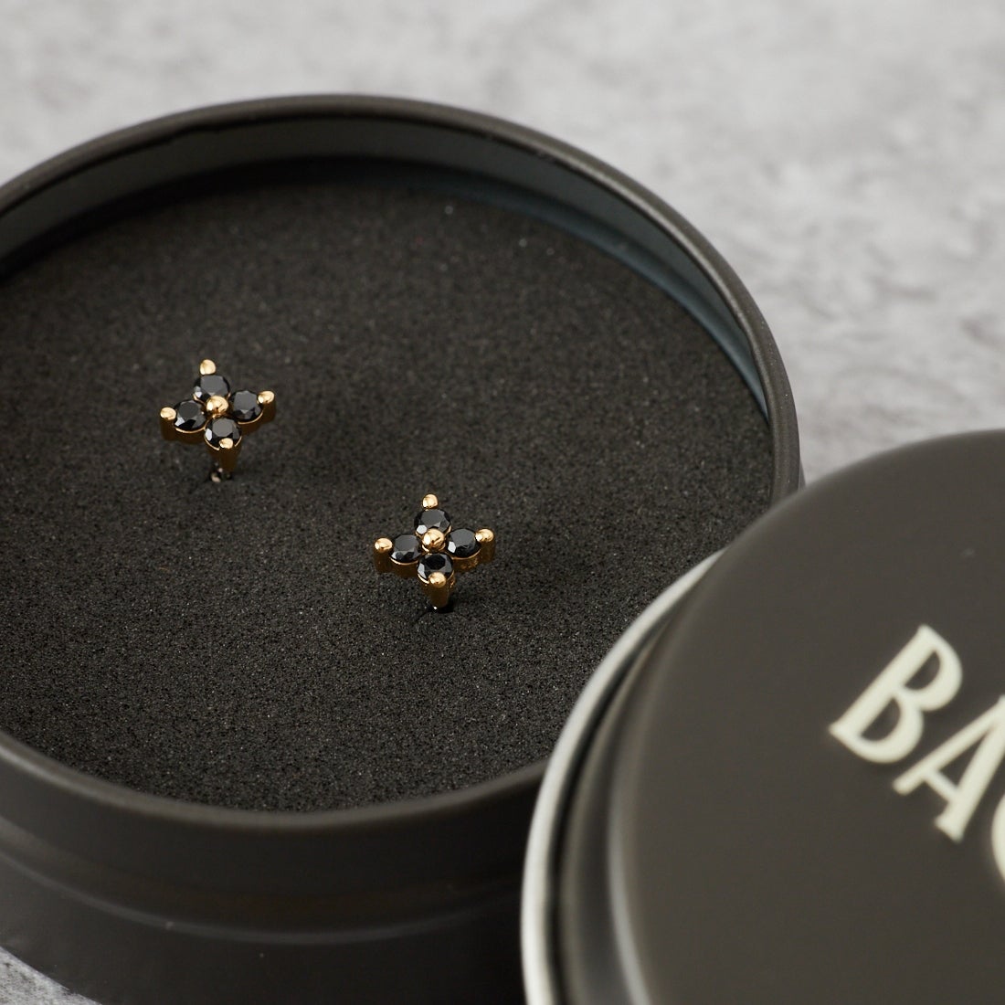 Baqless [バックレス] アミティ ブルームオニキス ゴールドピアス [261AM-BLM-ON-YG] GOLD