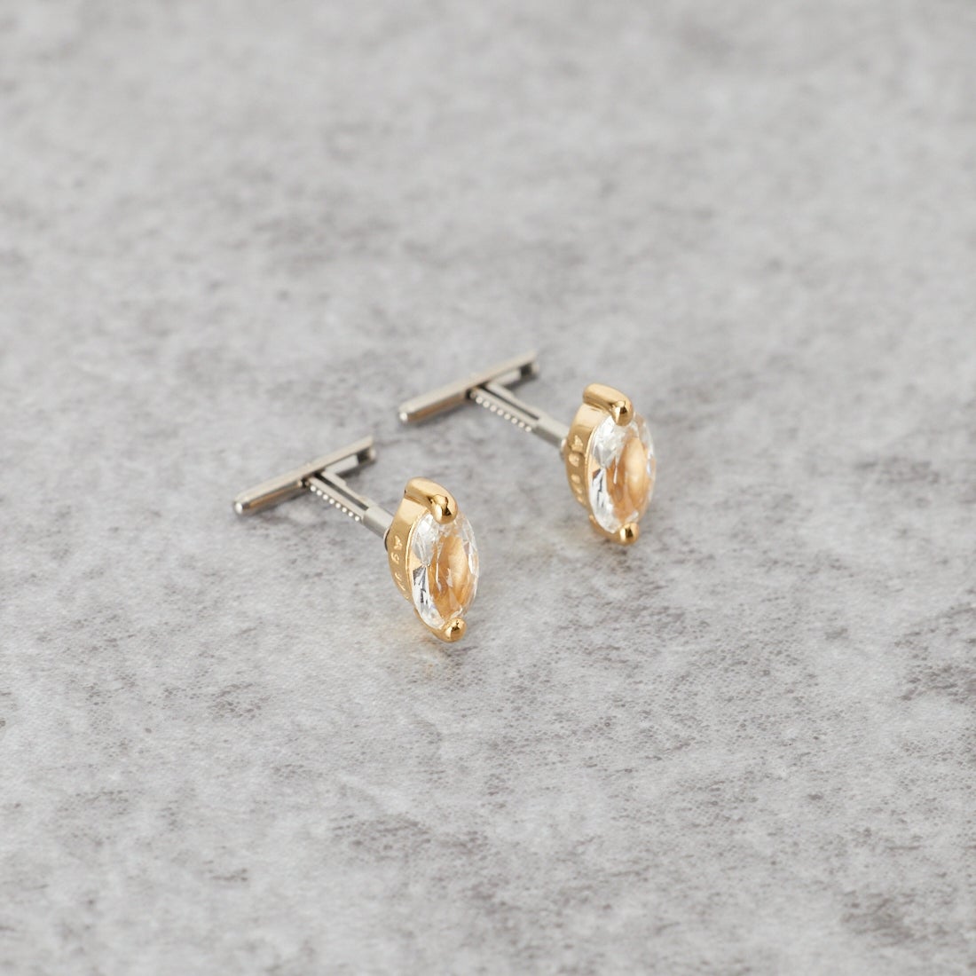 Baqless [バックレス] オネスティ リーフホワイトピアス [261CZ-LF-WH] WHITE