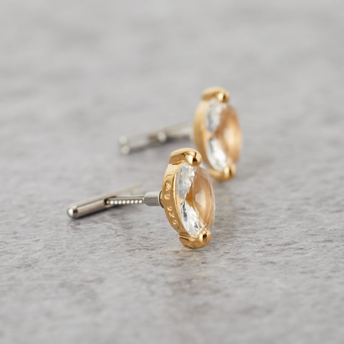 Baqless [バックレス] オネスティ リーフホワイトピアス [261CZ-LF-WH] WHITE