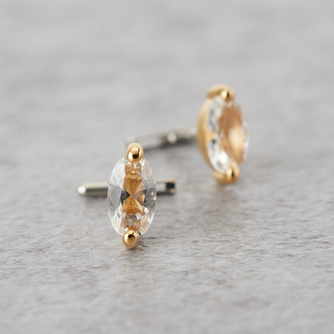 Baqless [バックレス] オネスティ リーフホワイトピアス [261CZ-LF-WH] WHITE