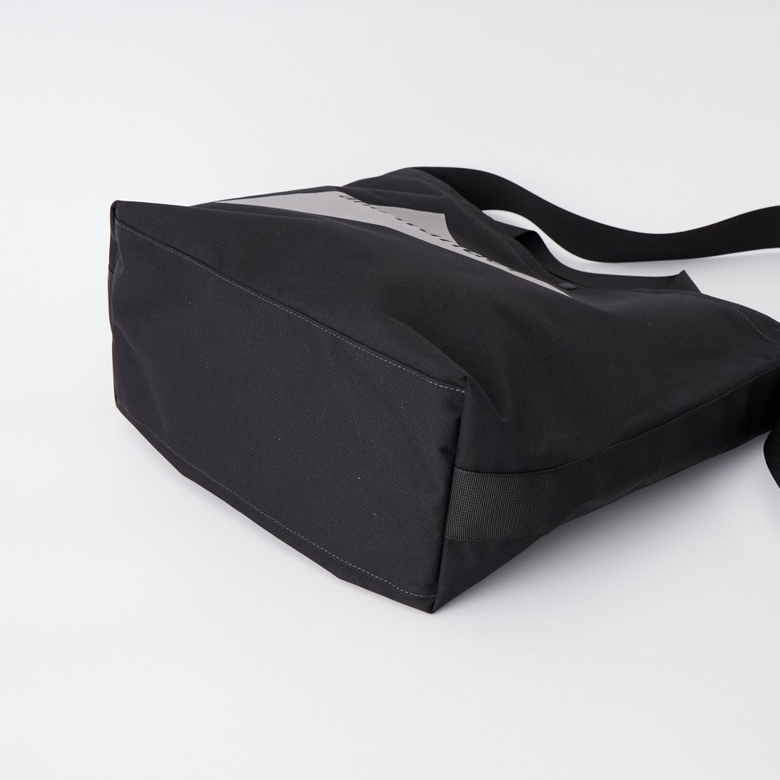 and wander [アンドワンダー] リサイクルOXロゴトートバッグ [5745985139] BLACK