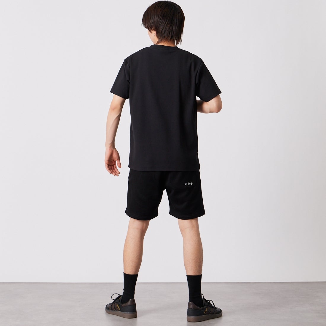 BALR. [ボーラー] JPロゴTシャツ [B11121409] JET BLACK/ &&モデル身長：177cm 着用サイズ：M&&